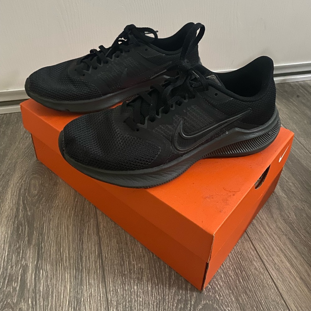 Nike Women's Downshifter 11 | Size 8
